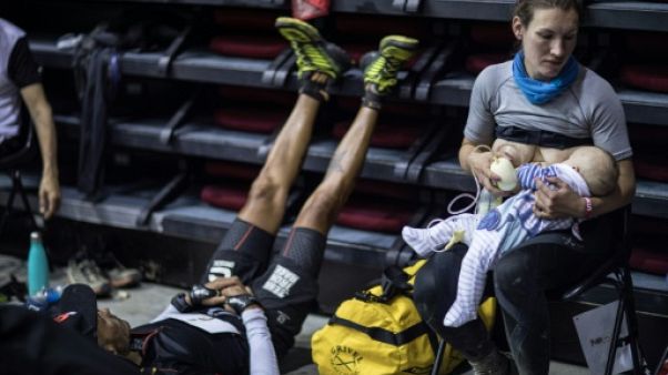 Trail UTMB: une mère et son bébé dans la course Trail UTMB: une mère et son bébé dans la course