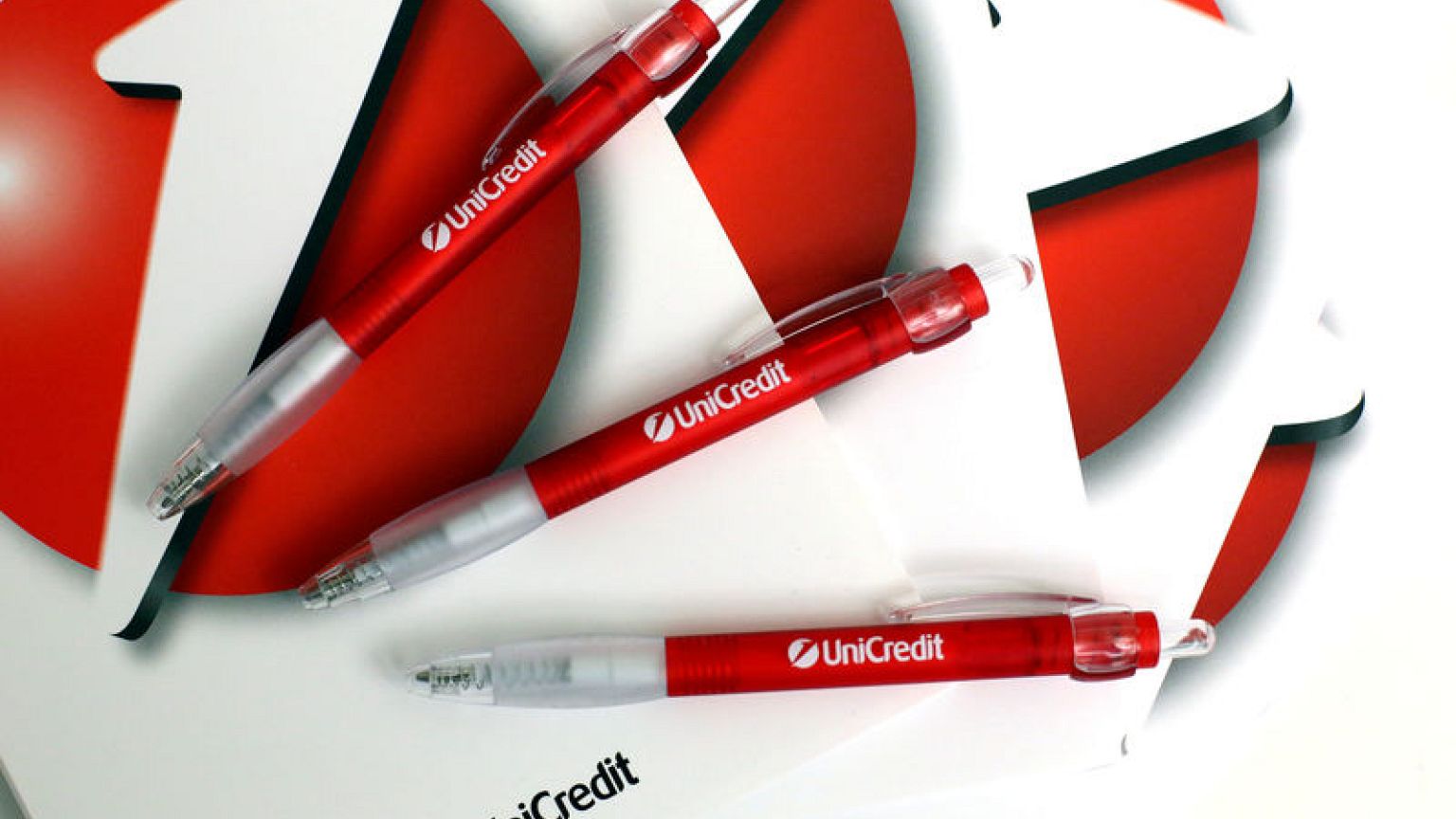 UniCredit to assess strategic options in 2019 business plan