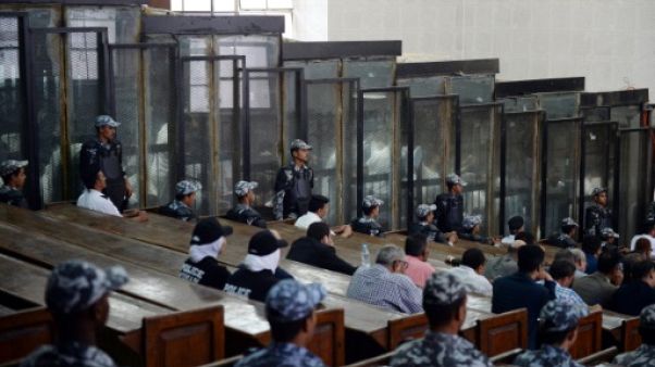 Egypte: 75 personnes, dont des chefs islamistes, condamnées à mort Egypte: 75 personnes, dont des chefs islamistes, condamnées à mort