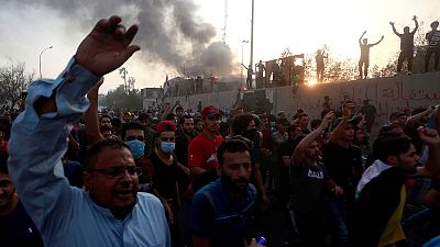 استهداف مطار البصرة بالصواريخ بعد ليلة من الاحتجاجات