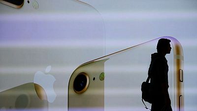 Trump tells Apple to make products in U.S. to avoid China tariffs Trump tells Apple to make products in U.S. to avoid China tariffs