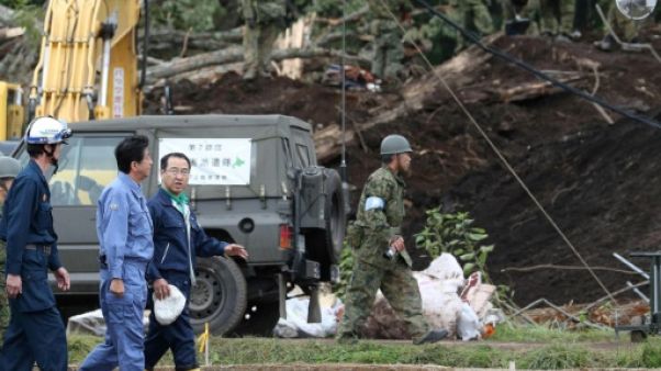 Japon/séisme : nouveau bilan de 42 morts, le Premier ministre visite les régions touchées Japon/séisme : nouveau bilan de 42 morts, le Premier ministre visite les régions touchées