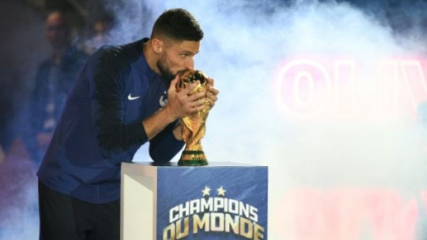 Equipe de France: Giroud, l'insubmersible refait surface Equipe de France: Giroud, l'insubmersible refait surface