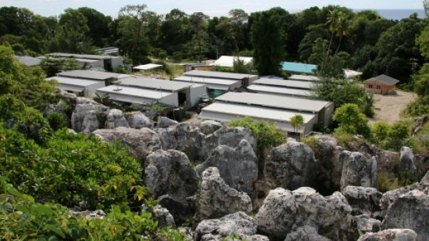 La vie de désespoir des réfugiés relégués par l'Australie sur une île du Pacifique La vie de désespoir des réfugiés relégués par l'Australie sur une île du Pacifique