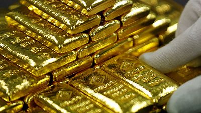 الذهب يصعد بعد بلوغه أدنى مستوى في أسبوعين بفعل التوترات التجارية