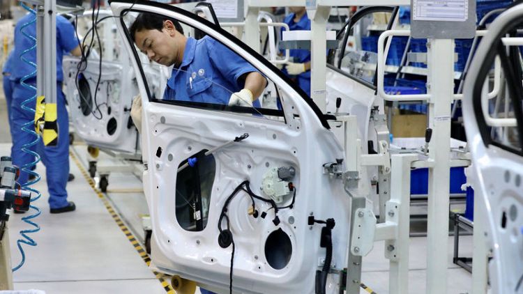 China auto sales drop again on trade war, economic gloom