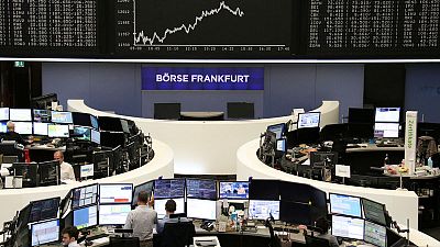 الأسهم الأوروبية تهبط مع تزايد المخاطر الجيوسياسية والتجارية