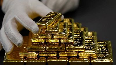 الذهب يتحول للصعود مع هبوط الدولار وسط آمال بتنازلات  كندية لتفعيل نافتا