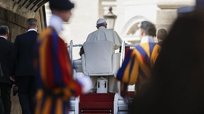 Papa convoca presidenti vescovi su abusi