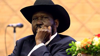 مصحح‭-‬رئيس جنوب السودان سلفا كير وزعيم المتمردين ريك مشار يوقعان اتفاق سلام