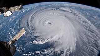 الإعصار فلورنس يضعف لكنه لا يزال خطيرا مع تحركه صوب الساحل الشرقي لأمريكا
