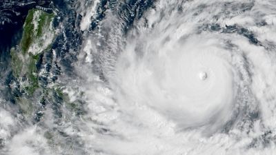 Evacuations aux Philippines avant l'arrivée d'un violent typhon
