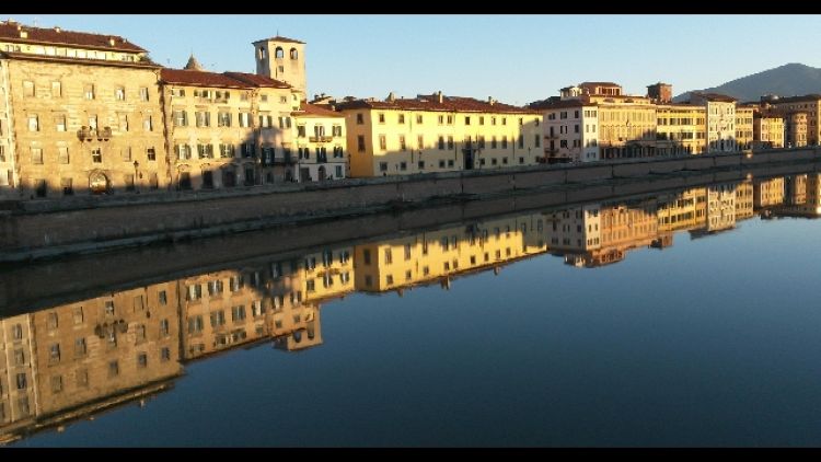 Cade spallette Arno a Pisa, muore 25enne