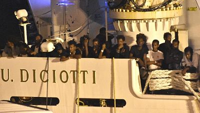 Sei migranti Diciotti partiti da Milano