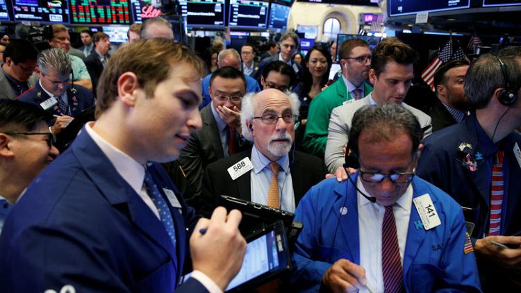 الأسهم الأمريكية ترتفع بقيادة أبل وسط انحسار مخاوف التجارة