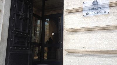Forze ordine vendevano dati a privati Forze ordine vendevano dati a privati