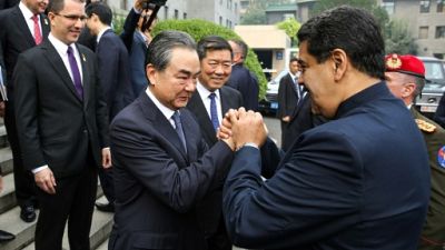 En Chine, Maduro rend hommage au "géant" Mao et décroche des accords