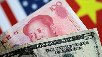 اليوان الصيني ينخفض بعد أنباء عن تحرك ترامب لفرض رسوم جمركية على الصين