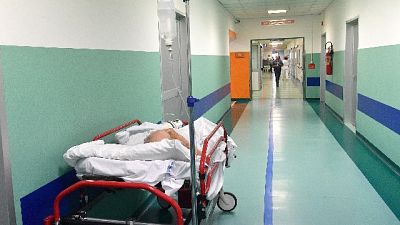 Medico puliva seppie in ospedale