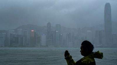 Le typhon Mangkhut sème le chaos à Hong Kong, 49 morts aux Philippines