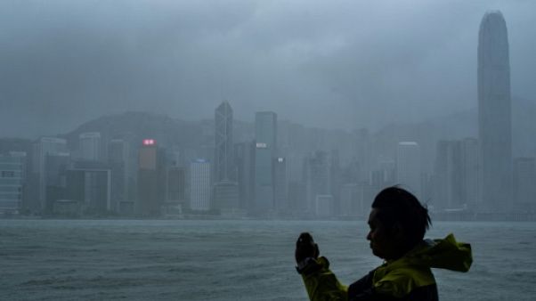 Le typhon Mangkhut sème le chaos à Hong Kong, 49 morts aux Philippines Le typhon Mangkhut sème le chaos à Hong Kong, 49 morts aux Philippines
