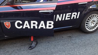 Neonato ucciso dal padre con coltello Neonato ucciso dal padre con coltello