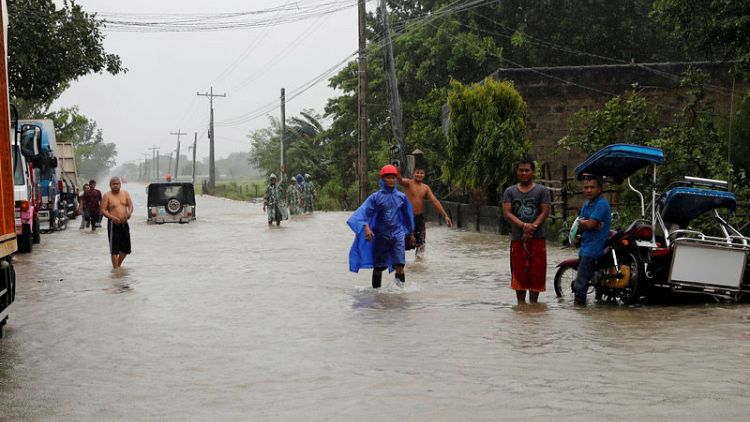 مقتل ثلاثة على الأقل بعد اجتياح إعصار قوي لشمال الفلبين