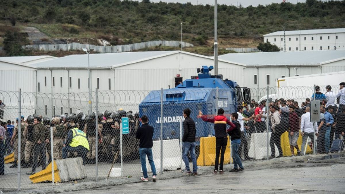 الشرطة التركية تعتقل مئات المحتجين من عمال مطار جديد في اسطنبول
