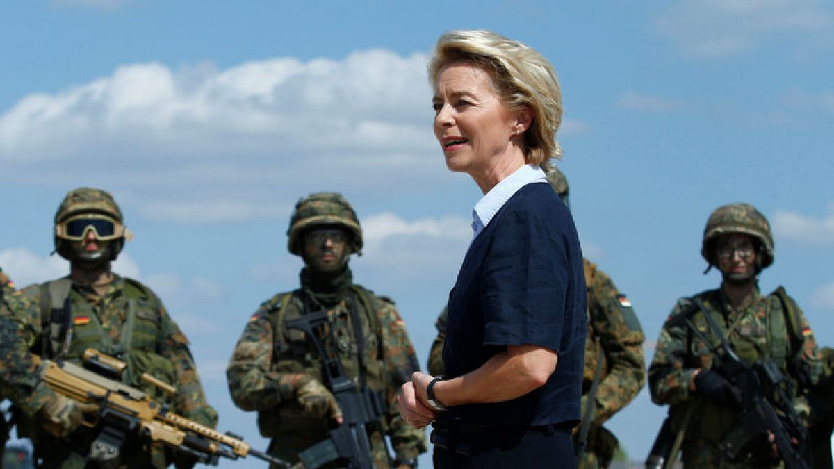 وزيرة الدفاع الألمانية لا تستبعد انتشارا طويل الأمد للقوات في الشرق الأوسط