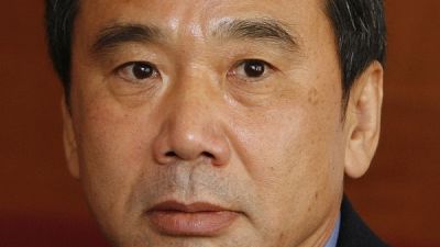 الياباني موراكامي يسحب ترشيحه لجائزة بديلة لجائزة نوبل للآداب