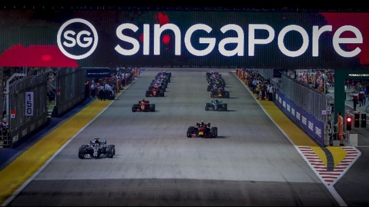 F1: Singapore,a metà gara guida Hamilton