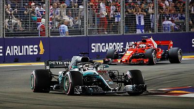 هاميلتون يفوز بسباق سنغافورة ويعزز تصدره لبطولة فورمولا 1