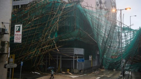 Le typhon Mangkhut fait ses premiers morts en Chine continentale après avoir semé le chaos à Hong Kong Le typhon Mangkhut fait ses premiers morts en Chine continentale après avoir semé le chaos à Hong Kong