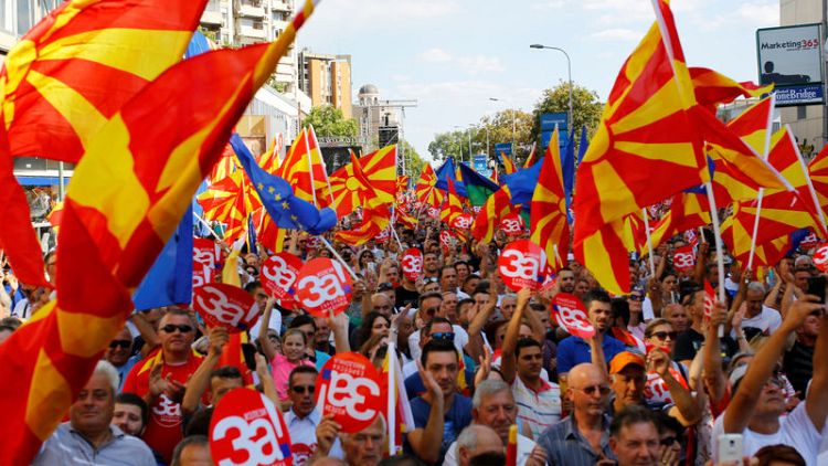 Several thousand Macedonians gather in support EU, NATO membership