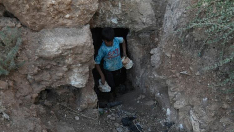 A Idleb, les civils creusent des abris souterrains pour se protéger des bombardements