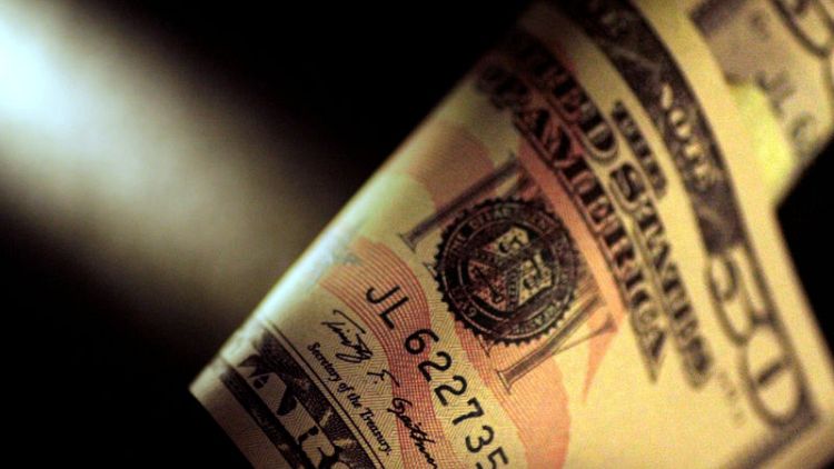 الدولار يحافظ على مكاسبه مع تصاعد مخاوف الحرب التجارية
