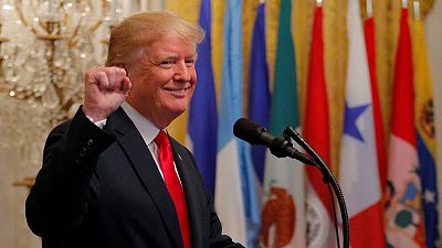 ترامب يفرض رسوما على واردات صينية بقيمة 200 مليار دولار ويهدد بالمزيد ترامب يفرض رسوما على واردات صينية بقيمة 200 مليار دولار ويهدد بالمزيد