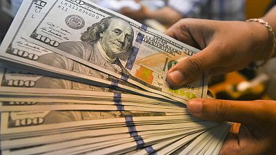 الدولار قرب أقل سعر في 7 أسابيع مع احتدام الحرب التجارية الدولار قرب أقل سعر في 7 أسابيع مع احتدام الحرب التجارية