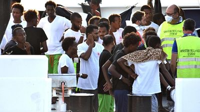 Migranti:-140mila sbarchi,1 mld risparmi