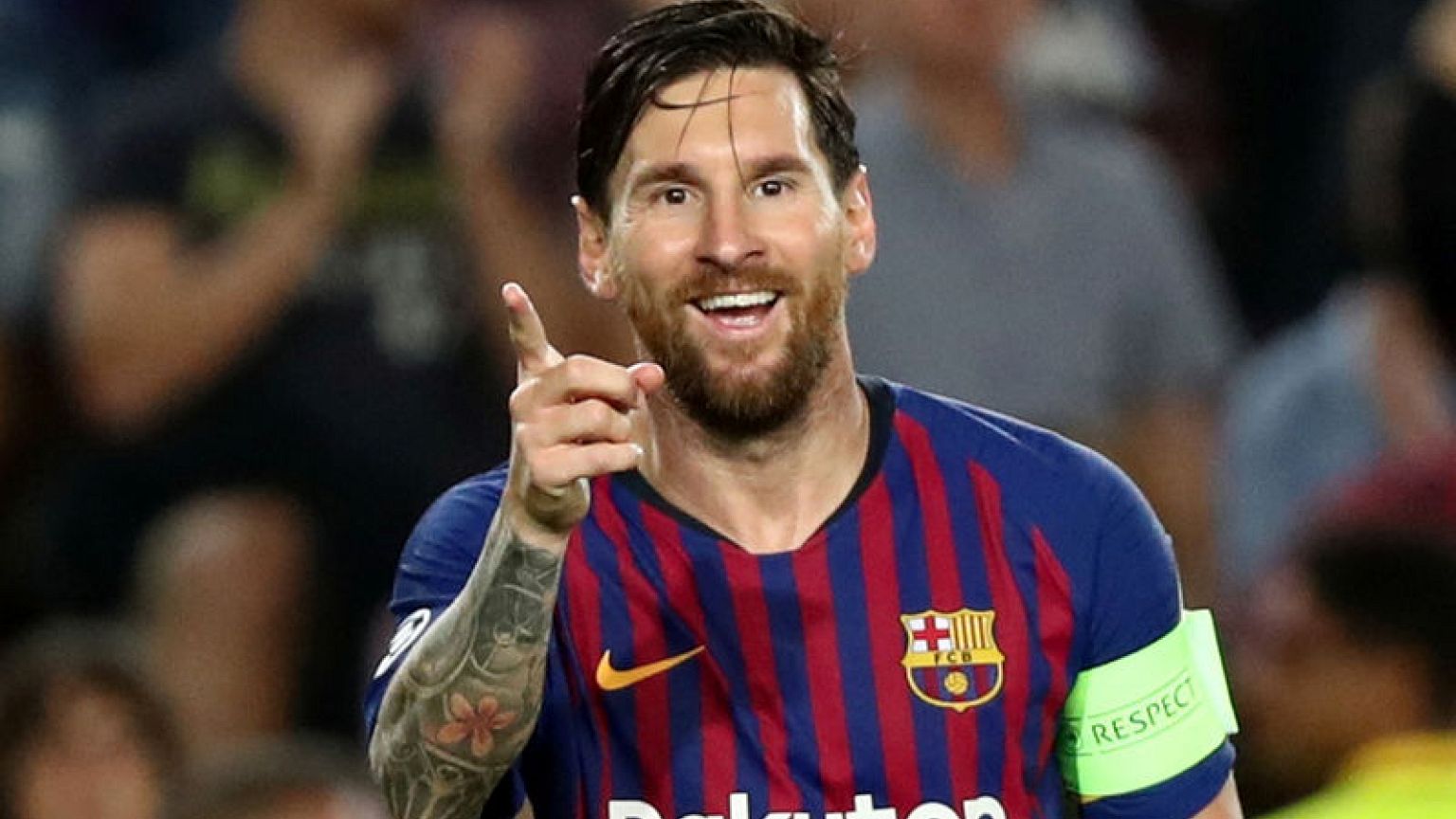 ثلاثية ميسي تقود برشلونة لفوز كبير على أيندهوفن