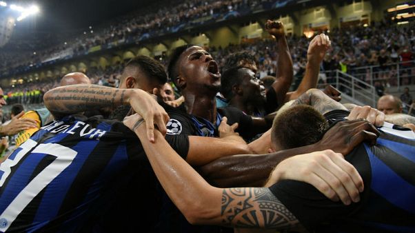 انترناسيونالي يحرز هدفين قرب النهاية ليهزم توتنهام 2-1 انترناسيونالي يحرز هدفين قرب النهاية ليهزم توتنهام 2-1