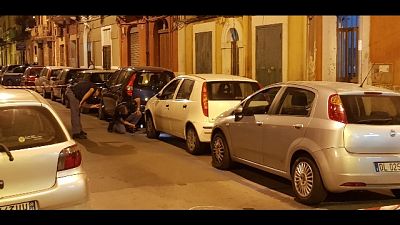 Agguato tra i passanti a Bari, un ferito