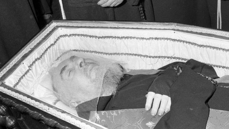 San Pio: 100 anni stimmate e 50 da morte