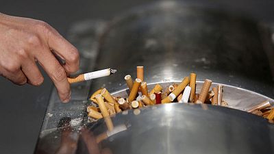 دراسة: عنصر كيميائي في دخان السجائر قد يضر بالإبصار