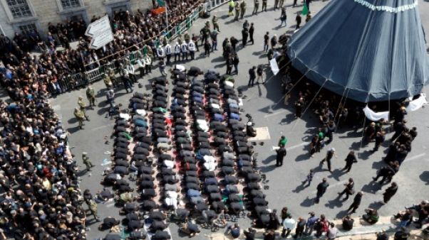 À Téhéran, tchadors ou jeans déchirés pour la fête chiite d'Achoura À Téhéran, tchadors ou jeans déchirés pour la fête chiite d'Achoura