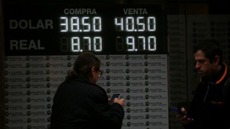 البيزو الأرجنتيني يرتفع وسط تفاؤل بشأن محادثات مع صندوق النقد