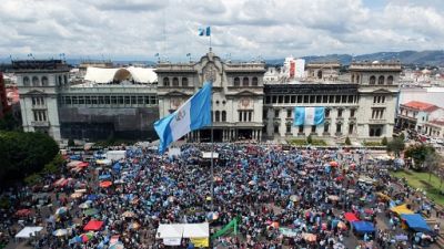 Corruption au Guatemala: des manifestants demandent la démission du président