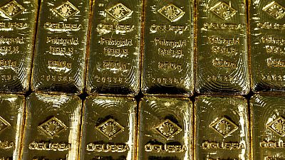 الذهب يهبط أكثر من 1 بالمئة مع صعود الدولار الذهب يهبط أكثر من 1 بالمئة مع صعود الدولار