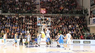 Basket: Hertz resta in campo con Sassari