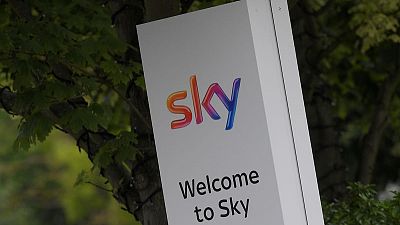 Comcast and Fox take $34 billion battle for Sky to the wire Comcast and Fox take $34 billion battle for Sky to the wire